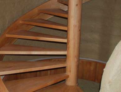 日本 建設工事フロー 木製螺旋階段