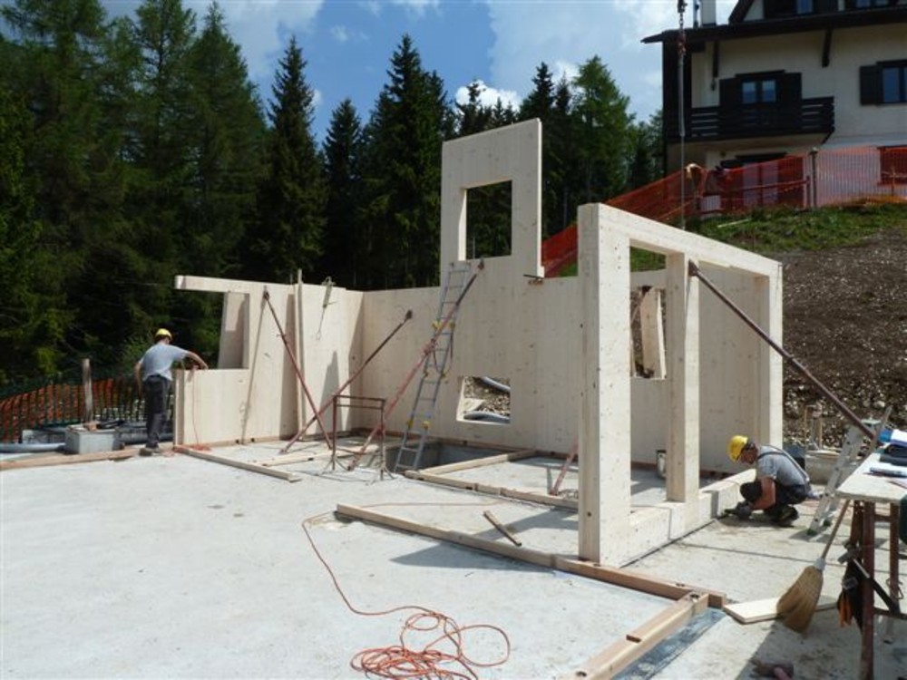 イタリア 南チロルの家 パネル組立工事