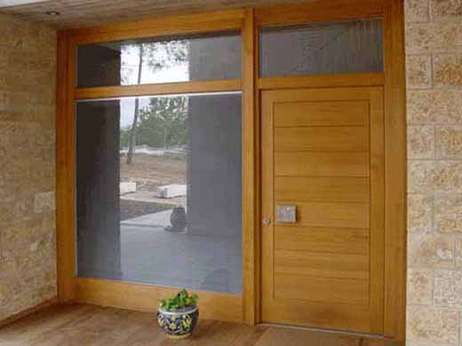 ピュウアッドハウス：木製玄関ドア