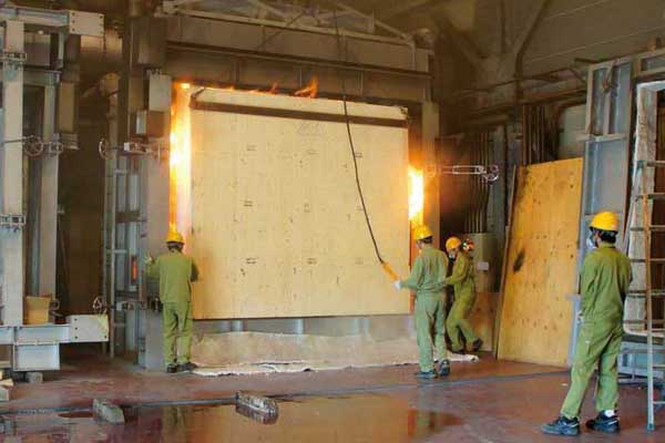 日本 ピュアウッド無垢板パネルの耐火試験
